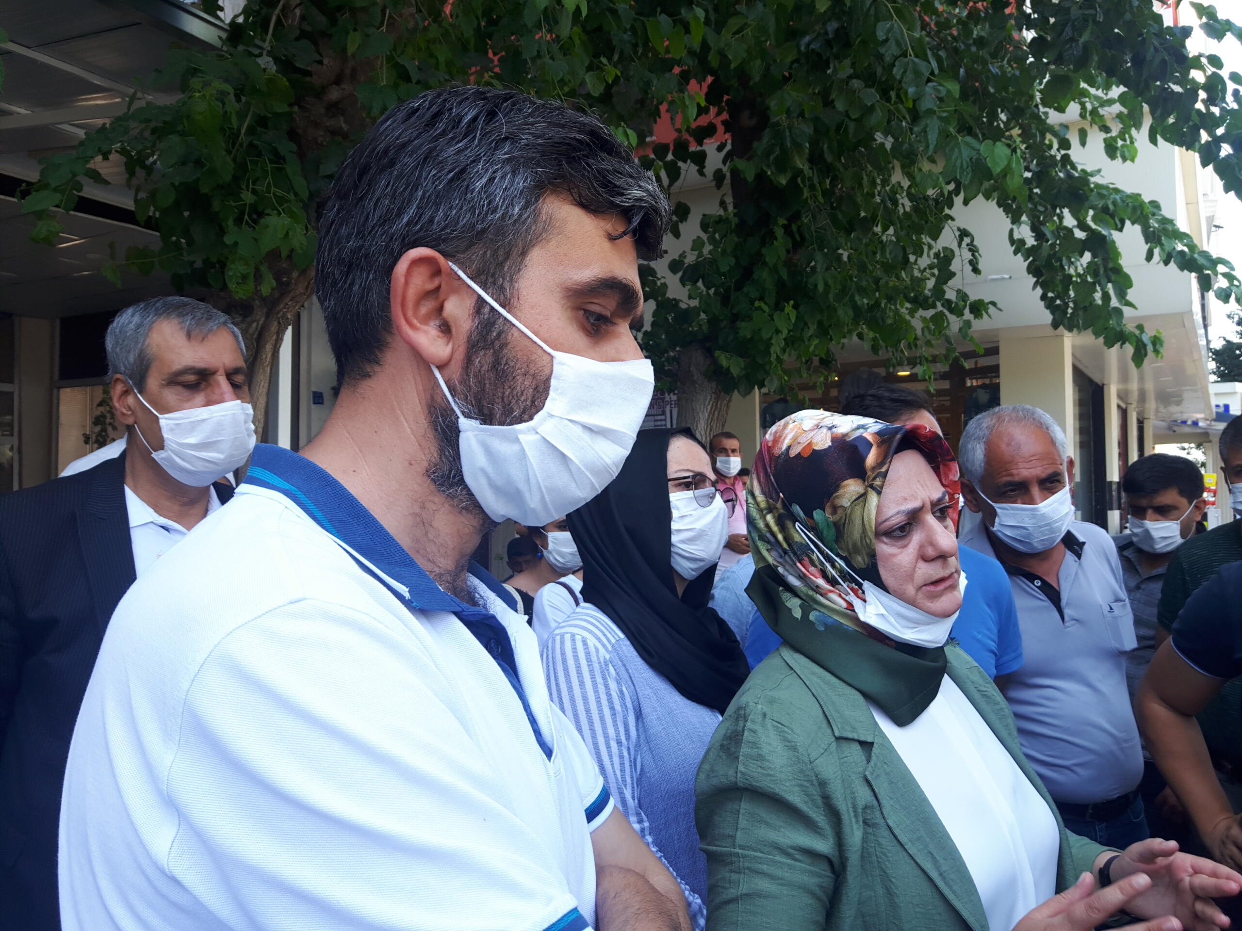 Batman’da Belediye meclis toplantısına katılmak isteyen HDP’li meclis üyeleri gözaltına alındı