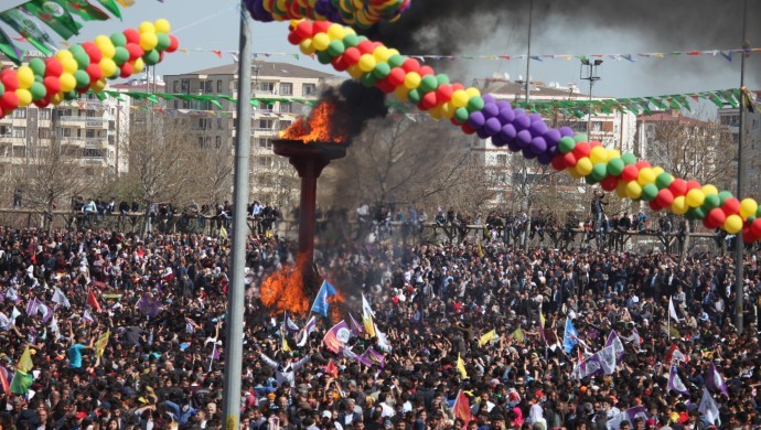 Newroz’da çalınan şarkıya eşlik eden 8 kişi serbest bırakıldı