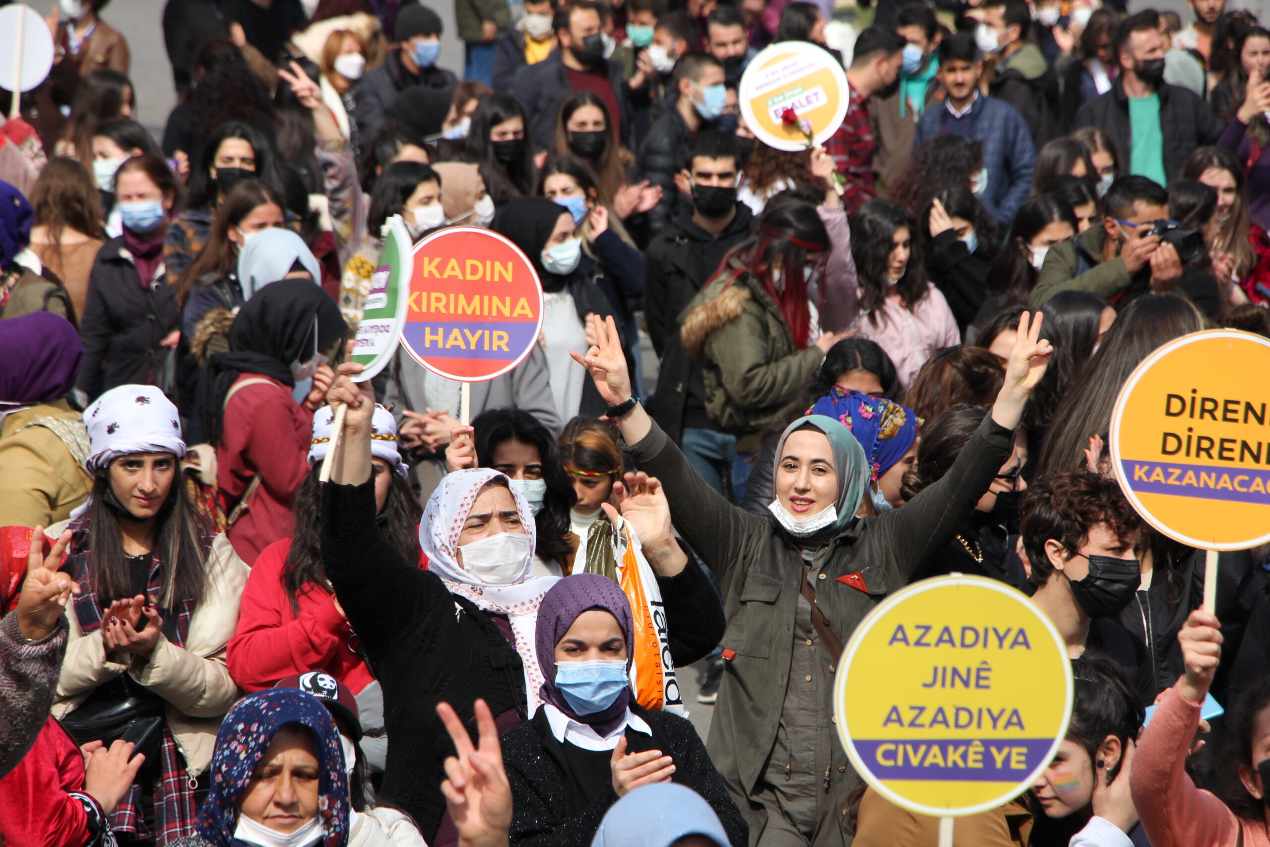 Diyarbakır’da kadınlar 8 Mart’ı kutladı: Kadın tutsaklar için adalet