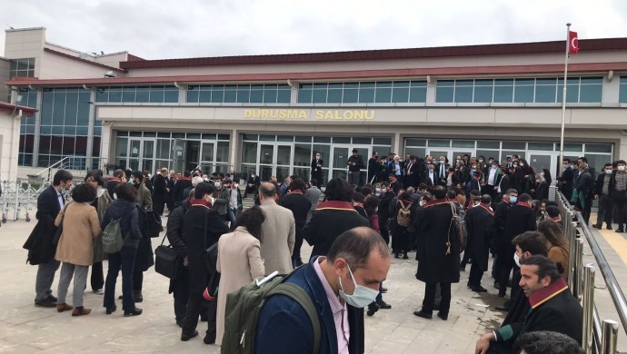 Kobanê Davası: Avukatlar duruşma salonunu terk etti, tutuklu siyasetçilerden tepki