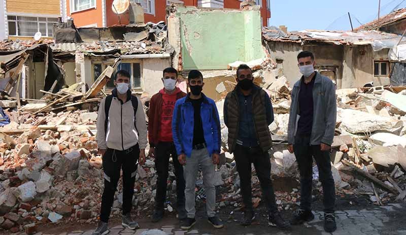 Evleri yıkılan Kürt işçiler 4 gündür sokakta