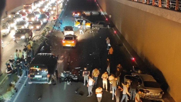 Diyarbakır’da kaza: 2 ölü, 8 yaralı