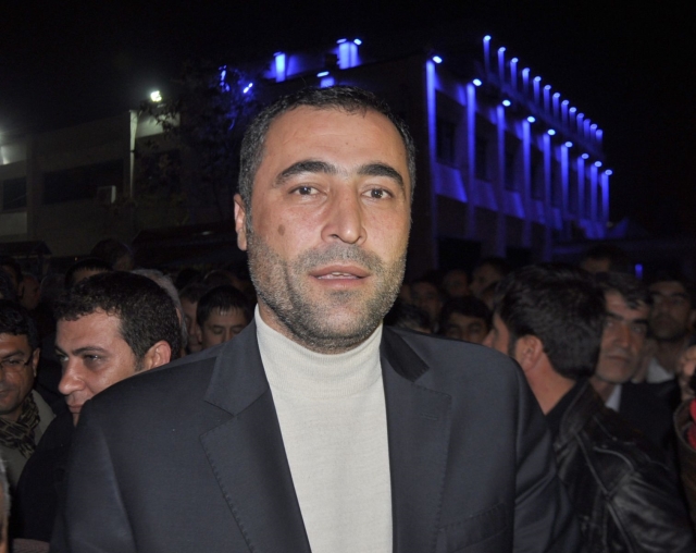 Antalya’da gözaltına alınan  Batman Belediyesi Eski Eş Başkanı Sabri Özdemir Diyarbakır’a getiriliyor