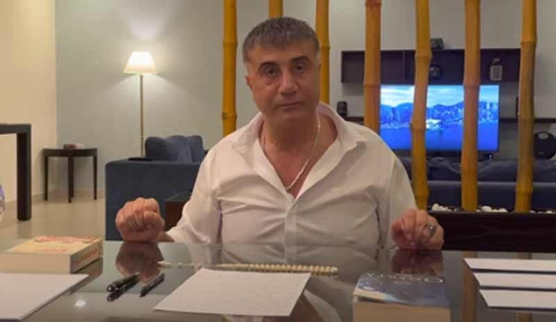 Sedat Peker: Veyis, Süslü Sülü’yü yüce divandan kurtarmak için 80 milyonun önünde rezil olmayı göze alıyor