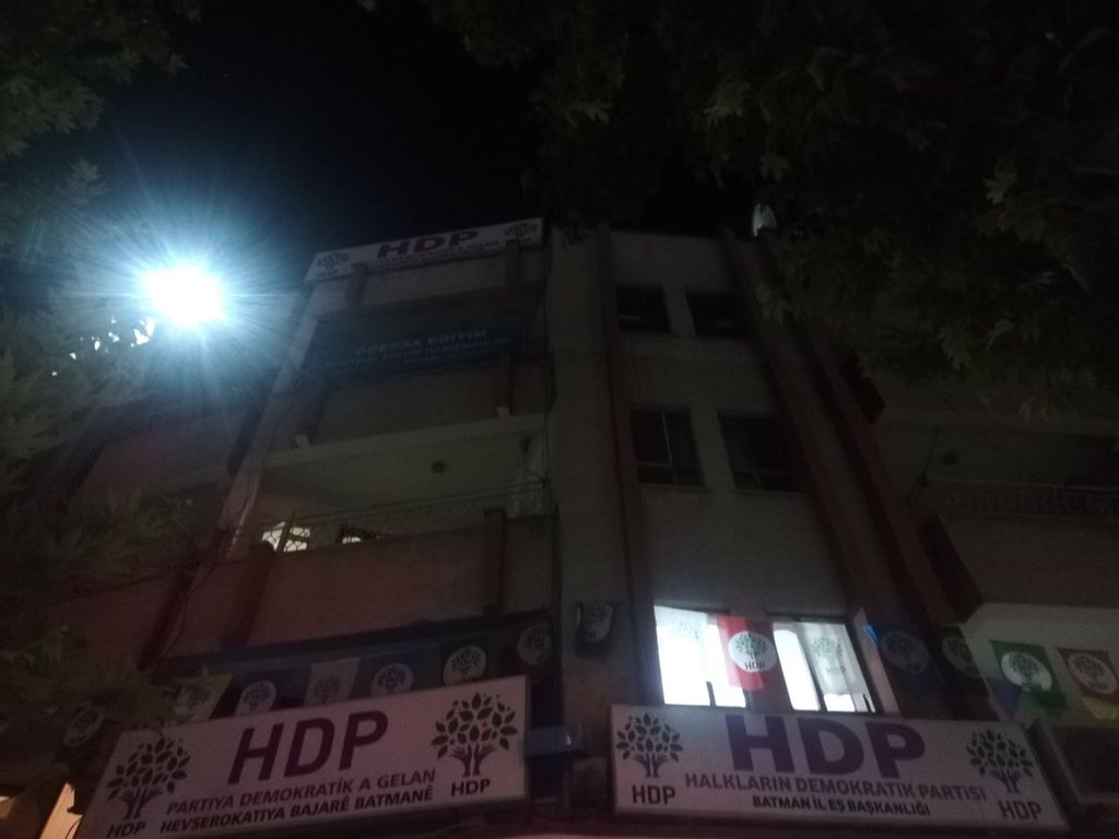HDP Batman il binasında Poyraz için nöbet eylemi başlatıldı