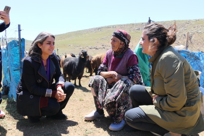 HDP’li kadınlardan koçerlere ziyaret