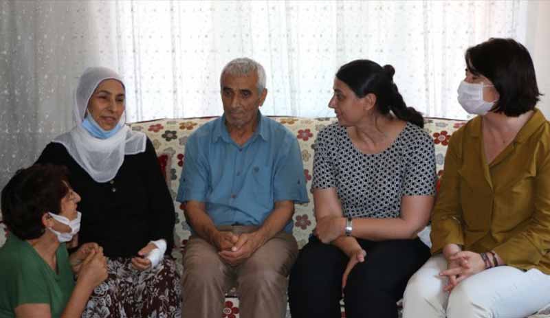TJA’lı kadınlar, HDP’yi ve Deniz Poyraz’ın ailesini ziyaret etti