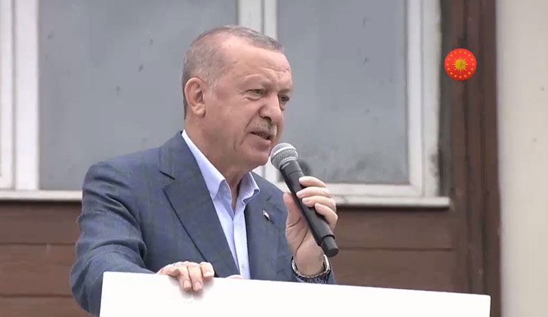 Erdoğan Rize’de sel felaketini yaşayanlara çay attı, ‘N’olur, şu yamaçlarda 5-10 kat bina yapmayın’ dedi