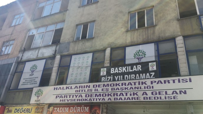 HDP Bitlis İl Örgütü’ne ‘yıkım’ baskını
