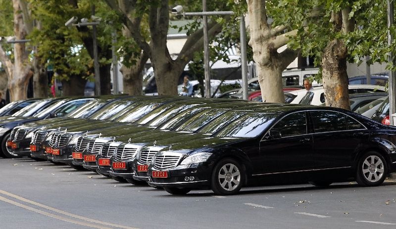 Hükümet kendi ‘tasarruf’ genelgesine uymuyor: Bakanlık aylık 25 bin liraya 10 araç kiraladı