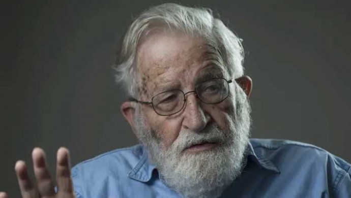 Chomsky: Kürtler Suriye’de zoru başardı