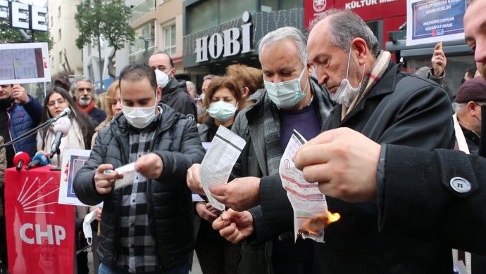 İzmir’in 30 ilçesinde zamlar protesto edildi