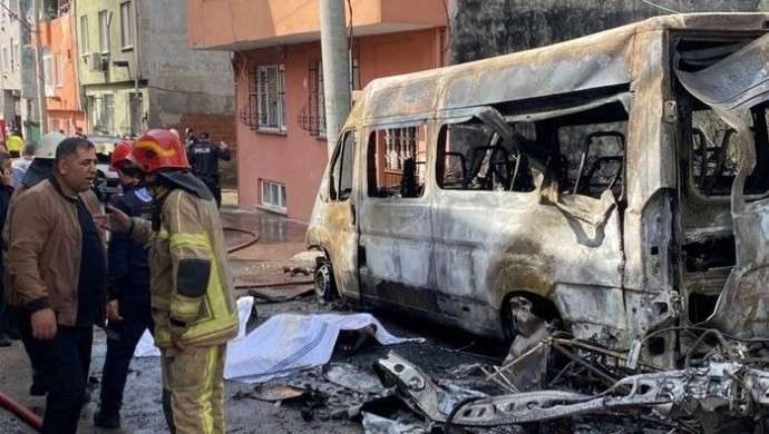 Bursa’da evlerin arasına uçak düştü: Yaşamını yitirenler var