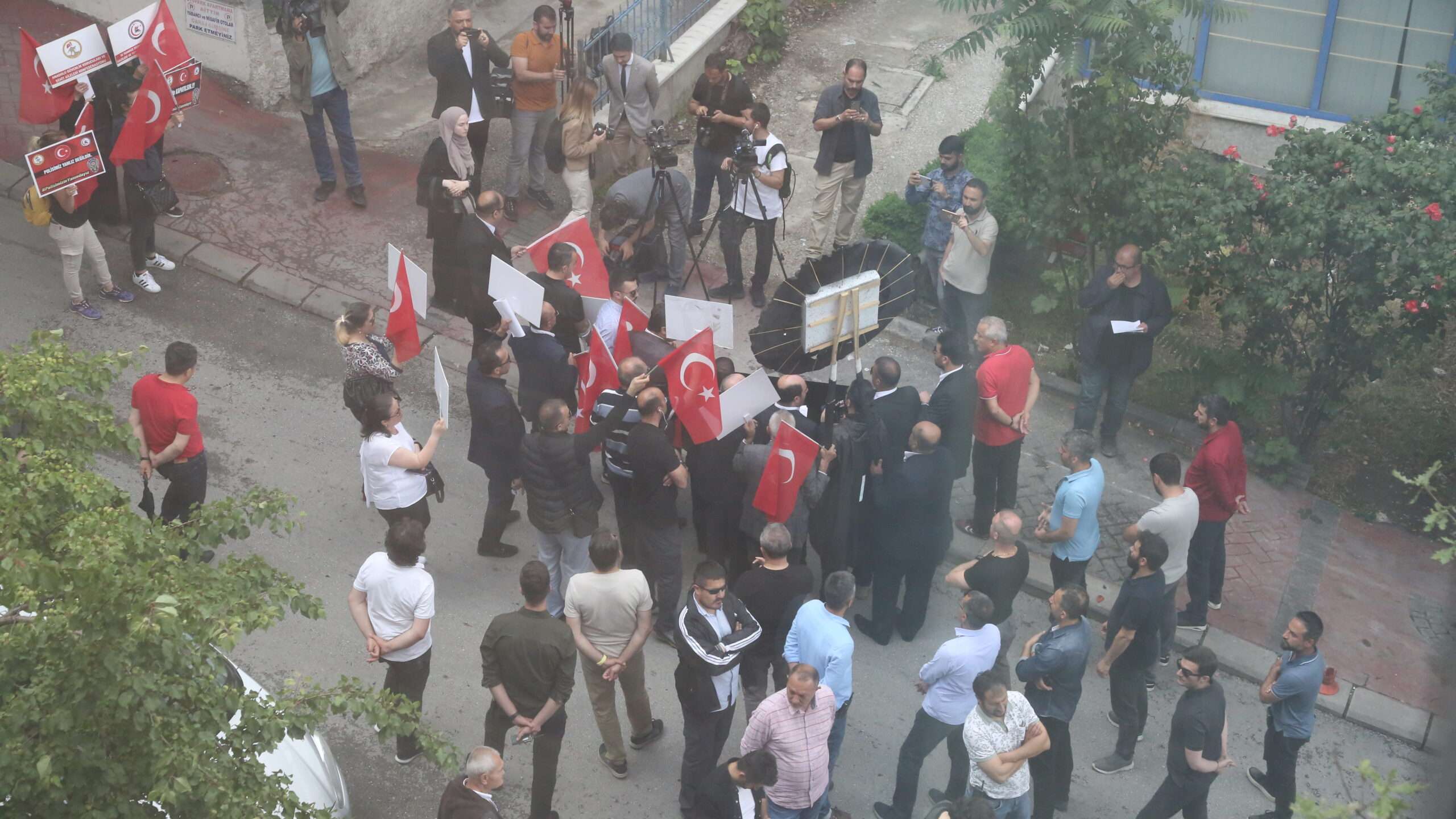 HDP Genel Merkezi önünde provokasyon