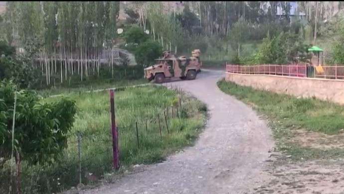 Köy basan askerler 20 kişiyi operasyon bölgesine götürdü