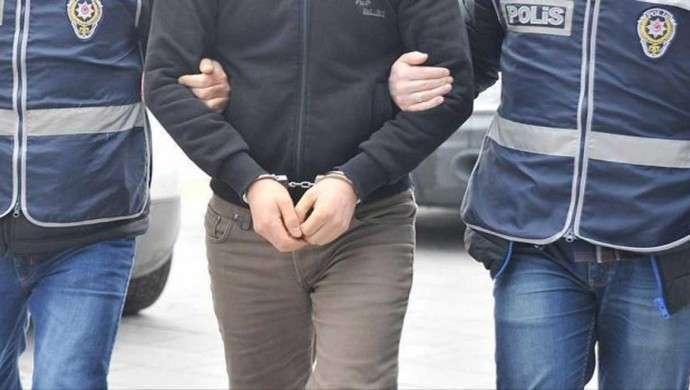 İzmir’de 20 genç gözaltına alındı