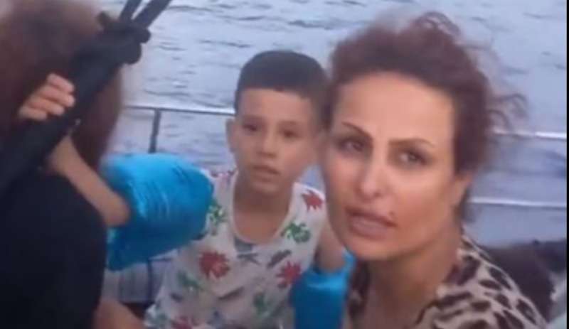 Ne yemek, ne su var: 83 Kürt mülteci Yunanistan’daki İyon Denizi’nde mahsur