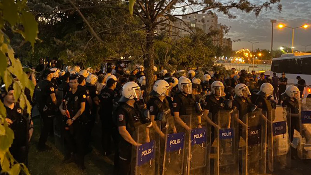 Diyarbakır’da Nagihan Akarsel’in katledilmesini protesto eden kadınlara polis saldırdı