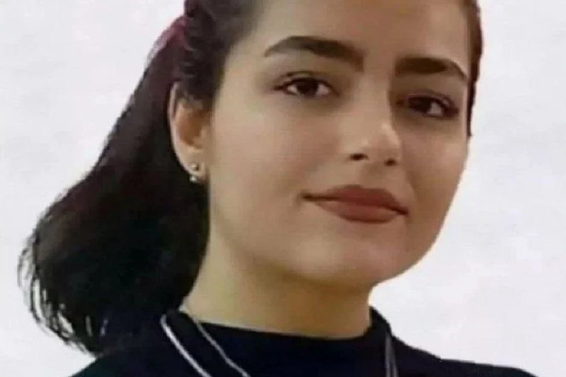 16 yaşındaki Esra Panahi adlı öğrenci dövülerek öldürüldü