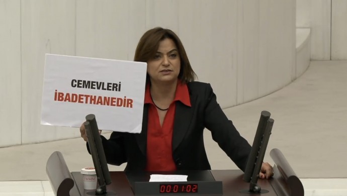 Meclis’te Cemevleri gerilimi: Ferman AKP’nin ise direniş bizimdir