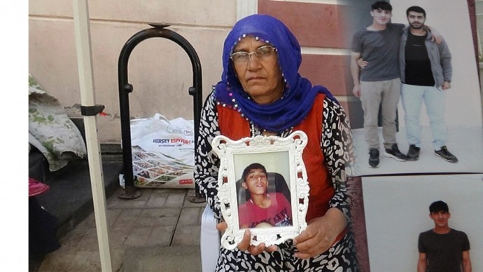 Ölüm orucundaki tutuklu oğlunu HDP önünde arıyor