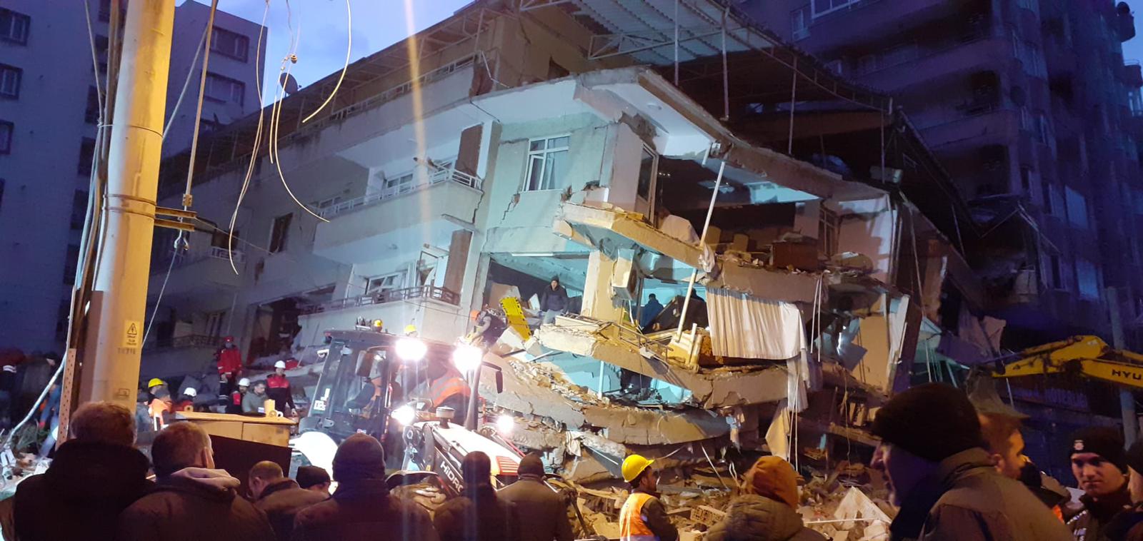 Amed’te yıkılan apartmanların 3’ü kaçak çıktı