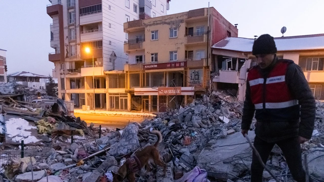 Deprem bölgesinde artçı uyarısı: Bina yıkma ihtimali kesinlikle var