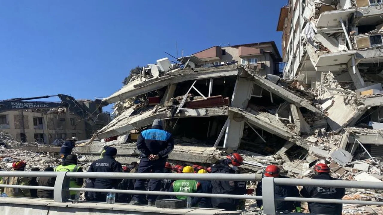 Depremin 12’nci gününde Defne Apartmanı’ndan ses ve ısı alındı