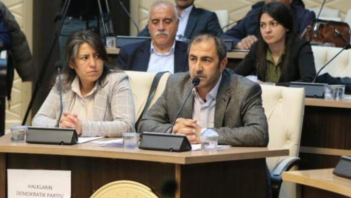 Van’da HDP’li meclis üyesi görevine iade edildi