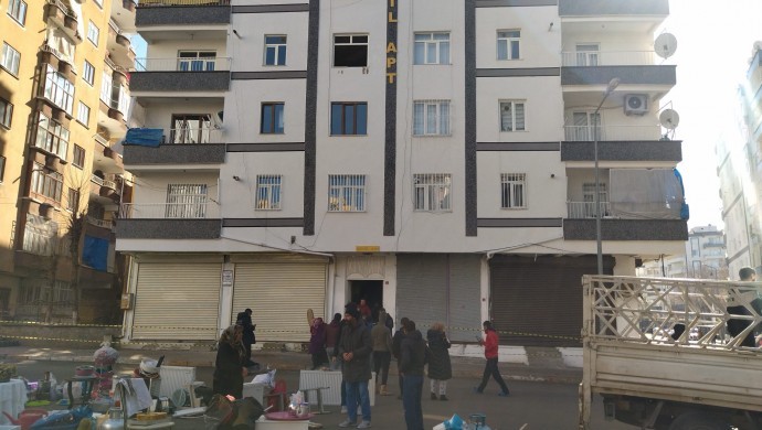 Amed’te hasarlı binalar boşaltılıyor: Bir mahallede 60 bina mühürlenecek