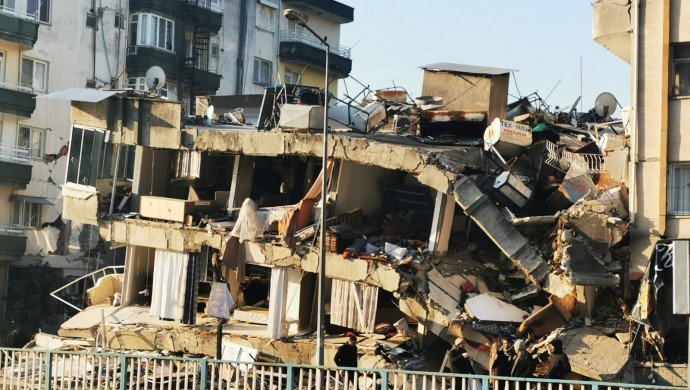 Depremde yaşamını yitirenlerin sayısı 39 bin 672’ye yükseldi