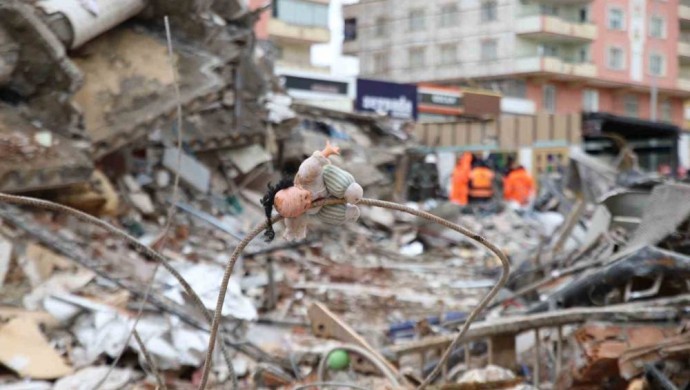 Depremzede 282 çocuğun kimliği hala belirlenemedi