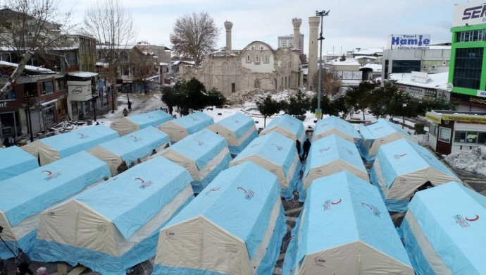 Kızılay elindeki 2 bin 50 çadırı AHBAP’a sattı