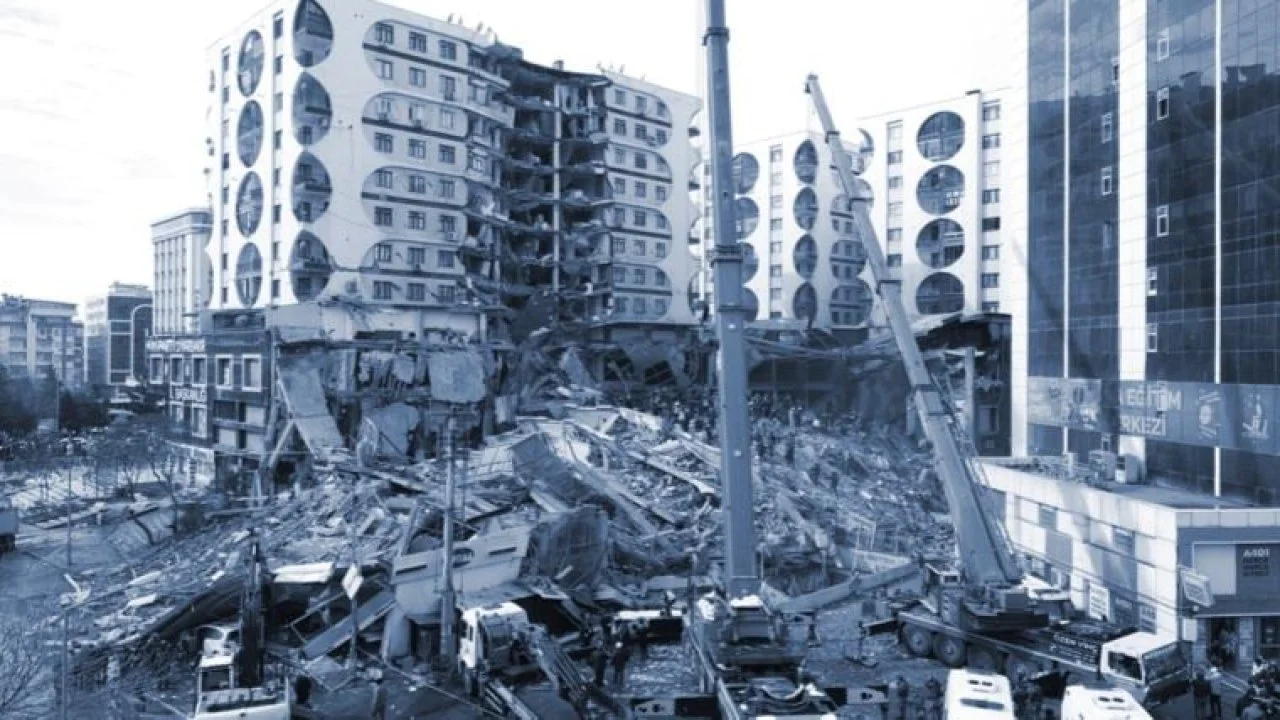 Diyarbakır’da yıkımın nedeni: Kolon kesme, zemin suyu, çıkma balkon…