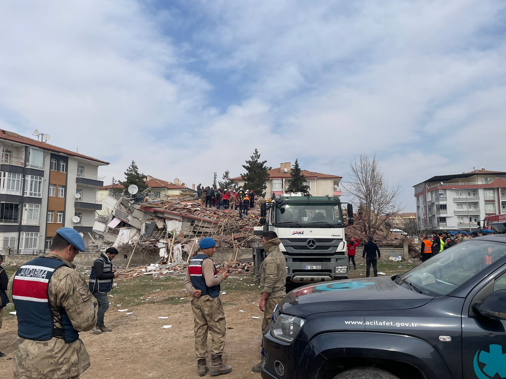 Malatya’da 5,6 büyüklüğünde deprem: 22 bina yıkıldı, bir kişi yaşamını yitirdi 