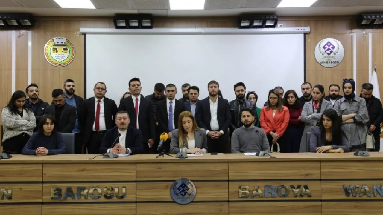 Van Barosu ve ÖHD’li avukatlar deprem raporunu açıkladı: Ölümlerden devlet sorumlu