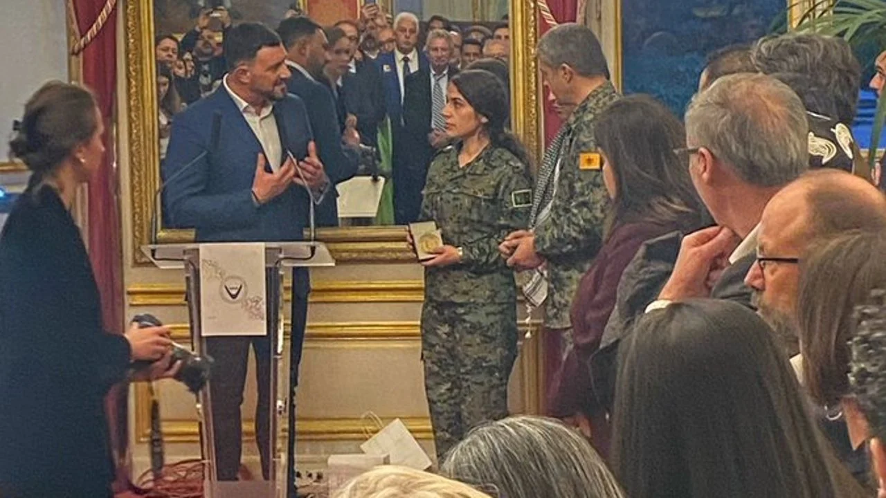Fransa Senatosu’nda Newroz resepsiyonu: YPG ve YPJ komutanlarına onur madalyası verildi