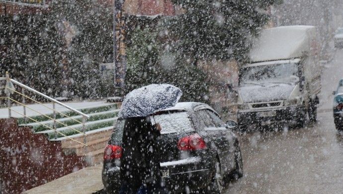 Mardin ve Amed’te kar yağışı