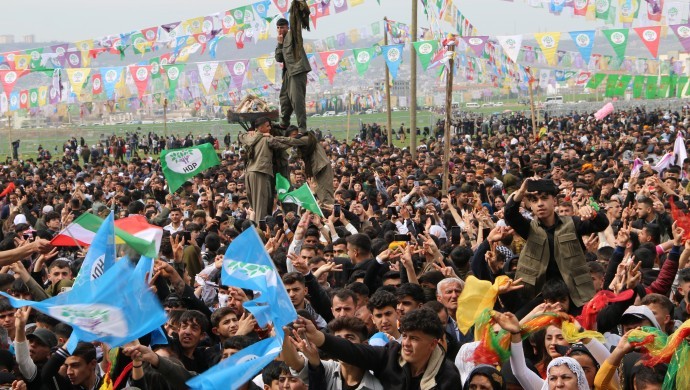 Cizre Newrozu: Kürdüz, buradayız, kimse önümüzü kesemez