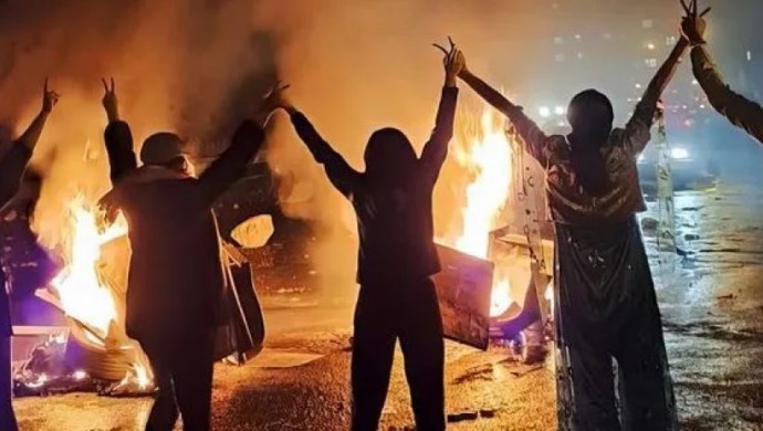 Rojhilat’ta Newroz ateşi yakıldı