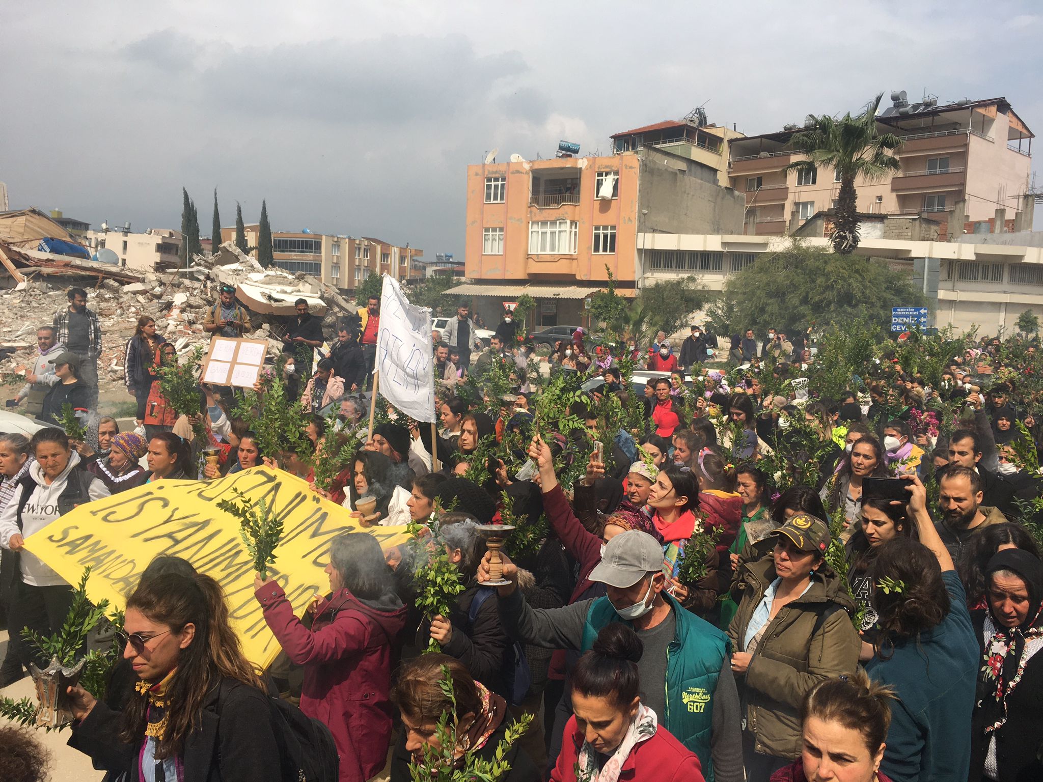 Samandağ’da kadınların 40’ıncı gün yürüyüşü: Hüznümüz isyanımızdır
