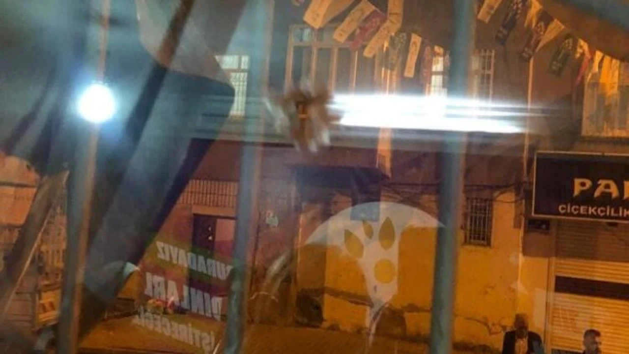 Diyarbakır’da Yeşil Sol Parti seçim bürosuna silahlı saldırı