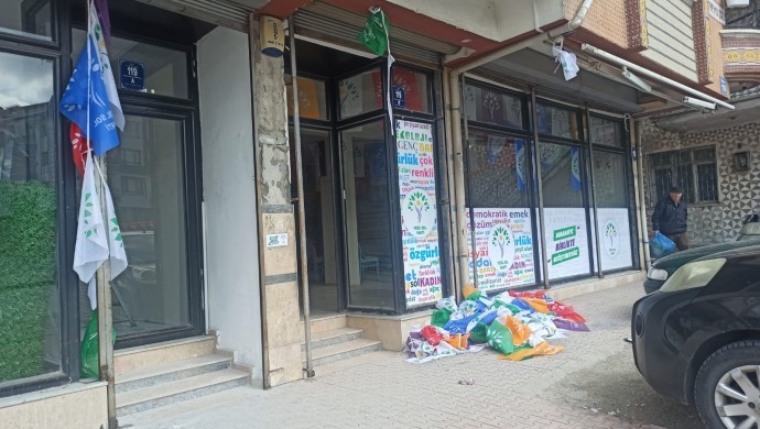 Yeşil Sol Parti seçim bürolarına saldırı