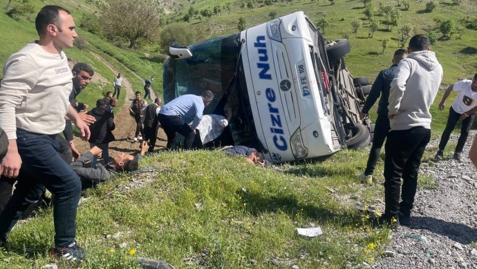 Şırnak’ta asker taşıyan otobüs devrildi: 2 asker yaşamını yitirdi, 45 yaralı