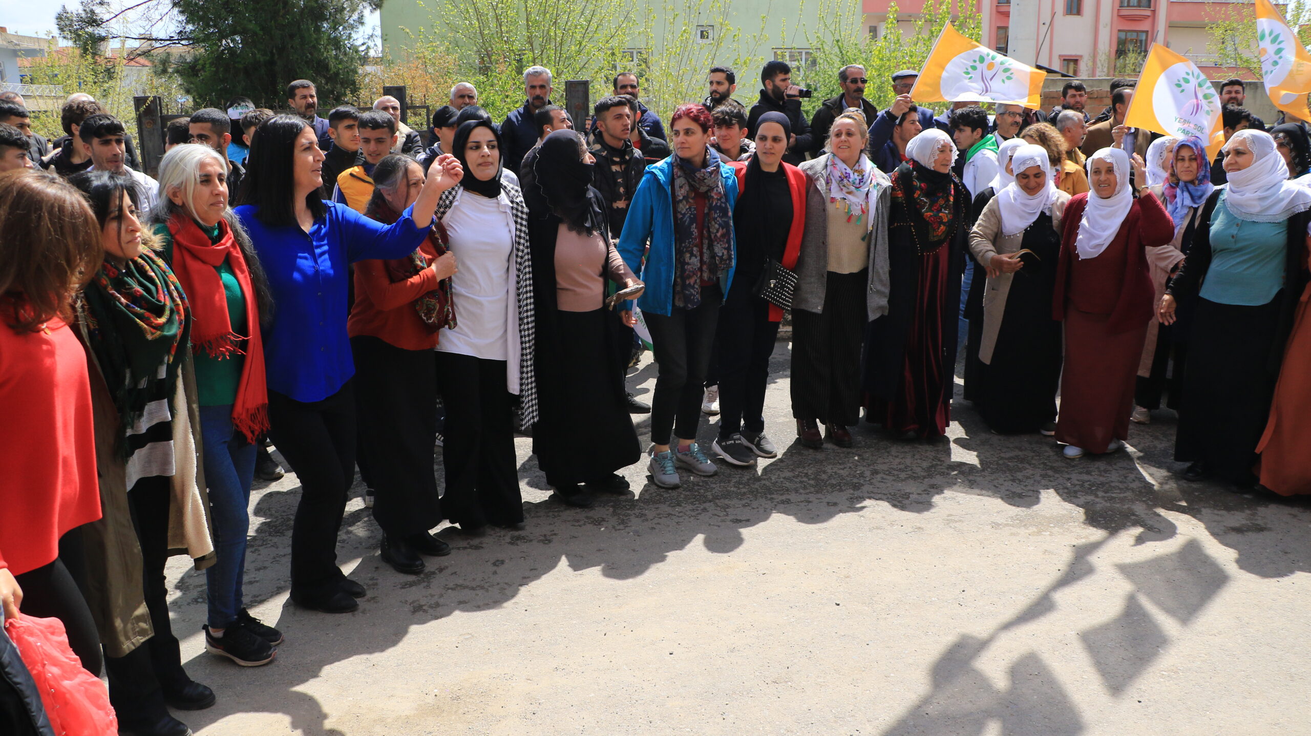 Bismil’de kadın seçim bürosu açıldı: Tecridi kıracağız