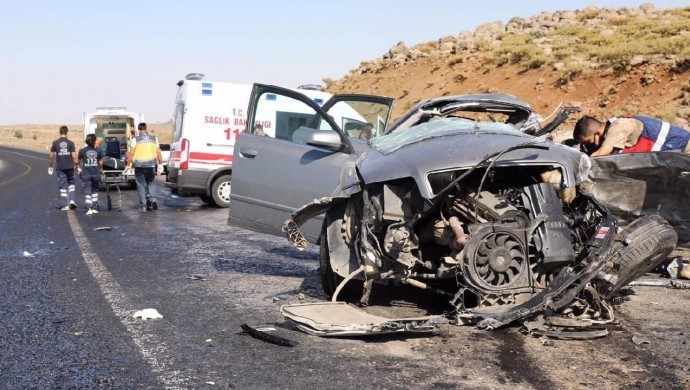 Diyarbakır’da trafik kazası: 2 ölü, 10 yaralı