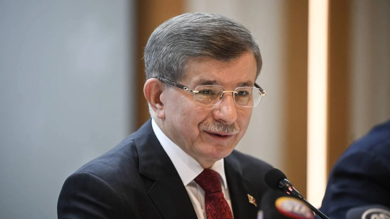 Ahmet Davutoğlu: Yeni kabine MHP etkisinin dışında oluştu