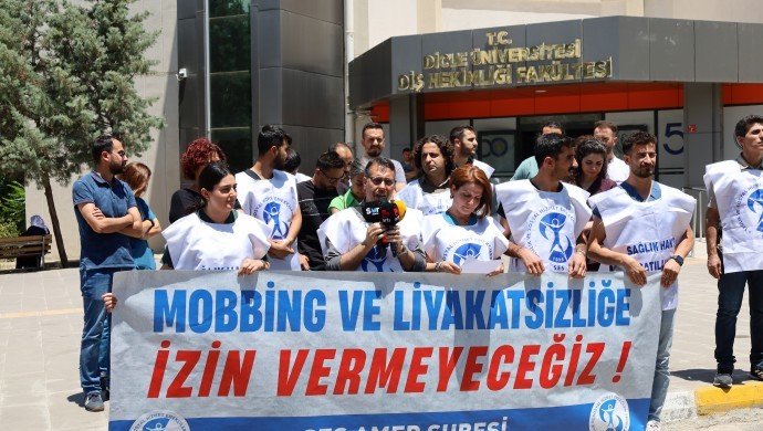 Sağlık çalışanlarından hastane önünde mobbing protestosu