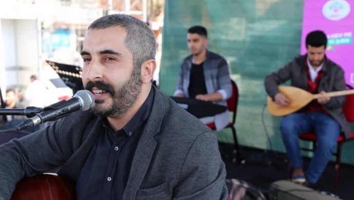 Kürt müzisyene ‘hukuka aykırı delil’ üzerinden ceza
