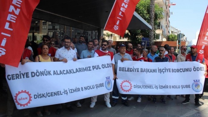 Karşıyaka Belediyesi işçileri maaşları için eylemde